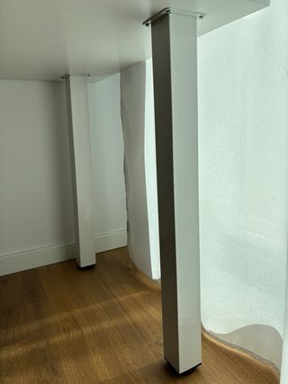 Mesa estudio blanca madera con patas metal — imagen 4