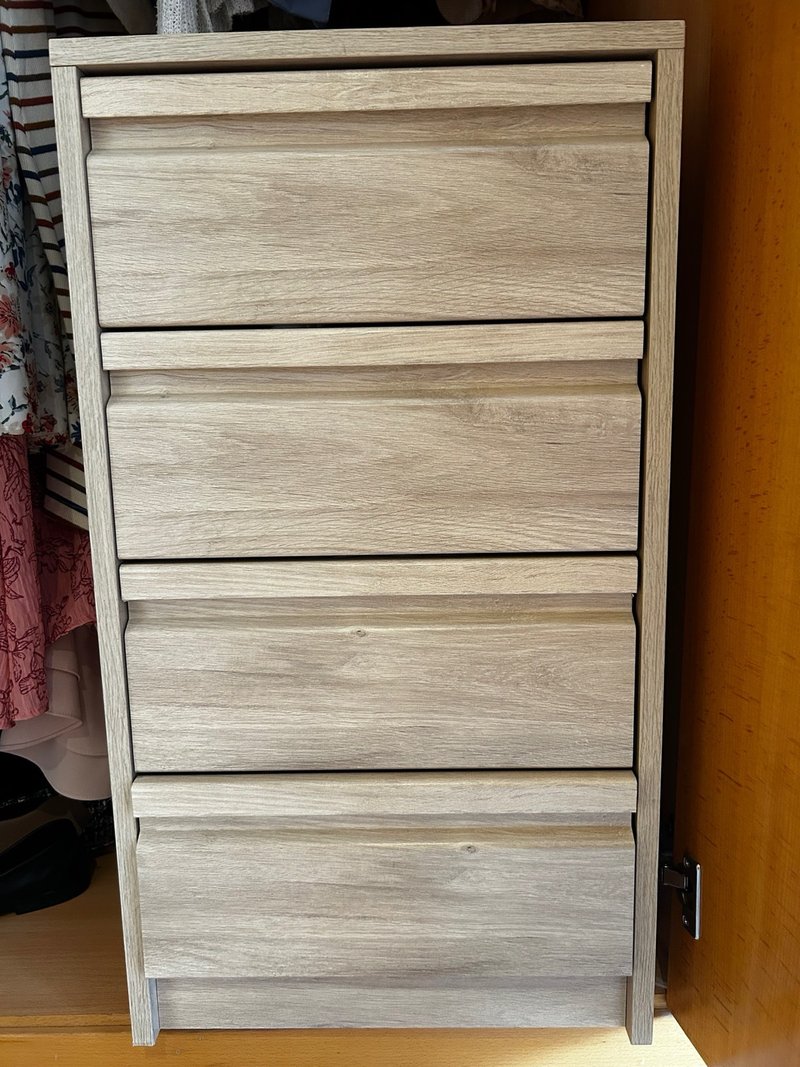 Cajonera de madera color beige