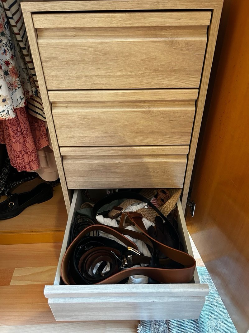 Cajonera de madera color beige — imagen 2