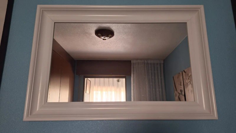Espejo de pared blanco