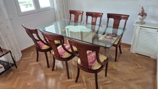 Mesa cristal y mármol con 6 sillas madera