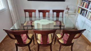 Mesa cristal y mármol con 6 sillas madera — imagen 2