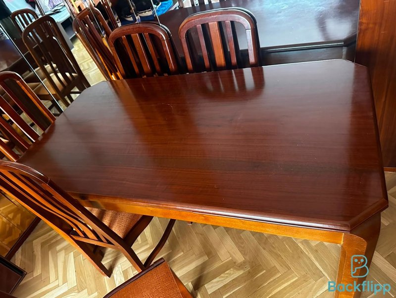 Mesa de madera maciza con 6 sillas