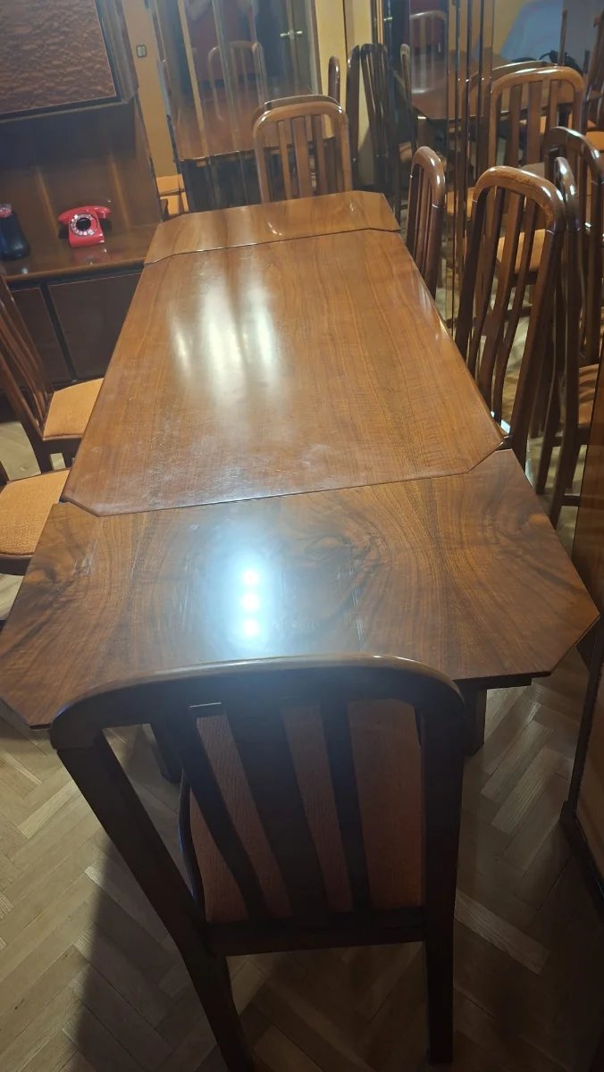 Mesa extensible y 6 sillas de madera — imagen 2