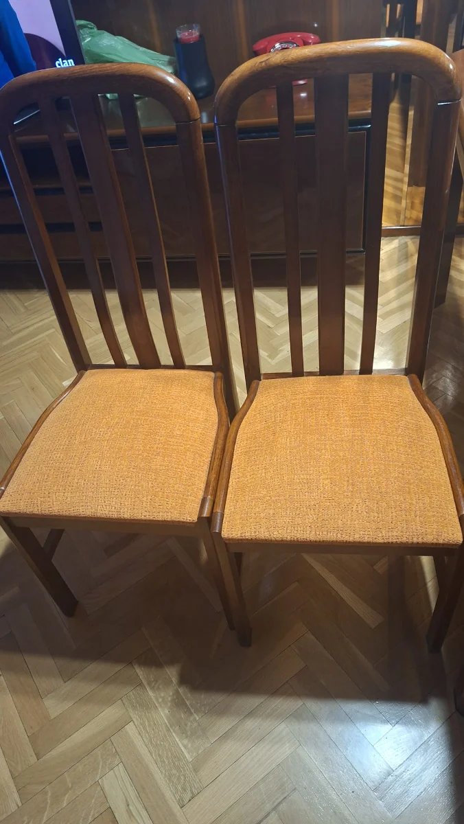 Mesa extensible y 6 sillas de madera — imagen 3