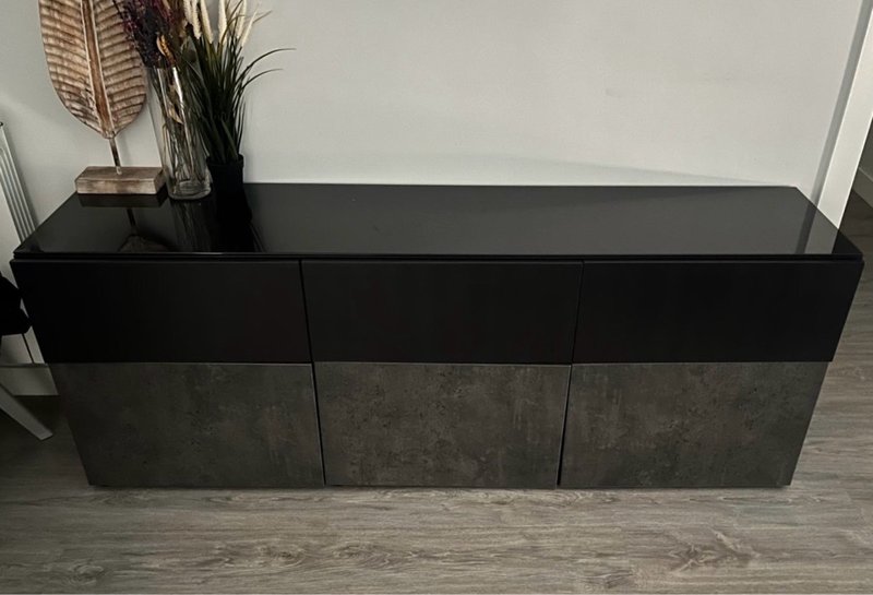 Mueble de almacenaje sostenido y aparador