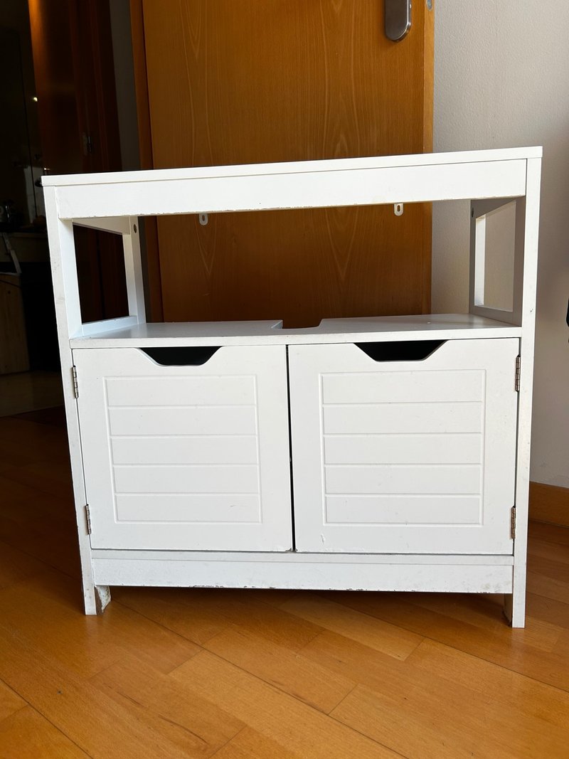 Mueble de baño blanco de madera