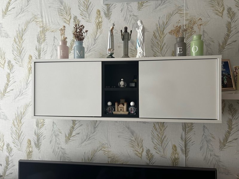 Mueble de salón flotante blanco y negro