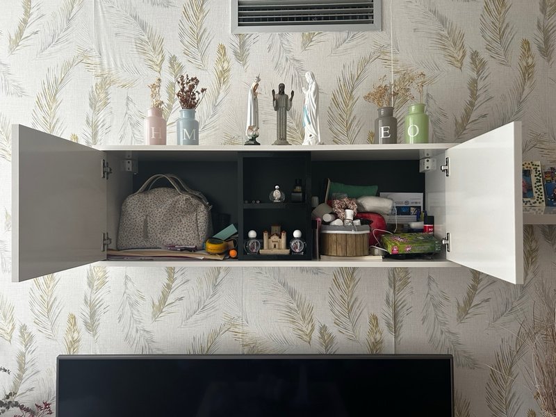 Mueble de salón flotante blanco y negro — imagen 3