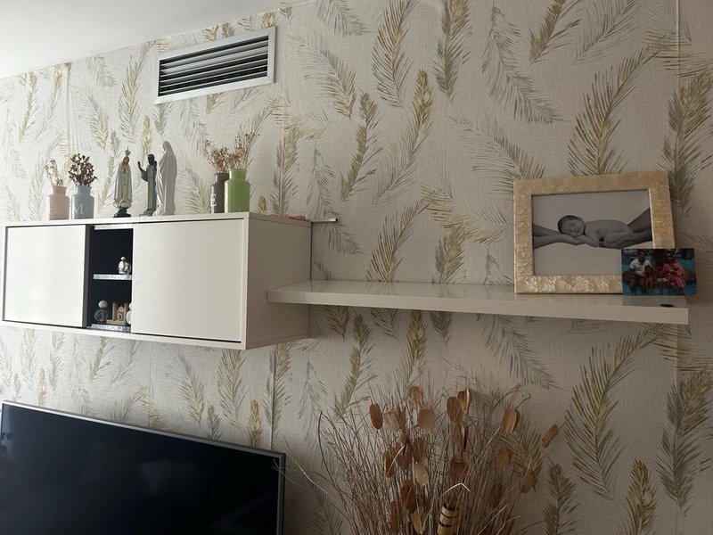Mueble de salón flotante blanco y negro — imagen 5