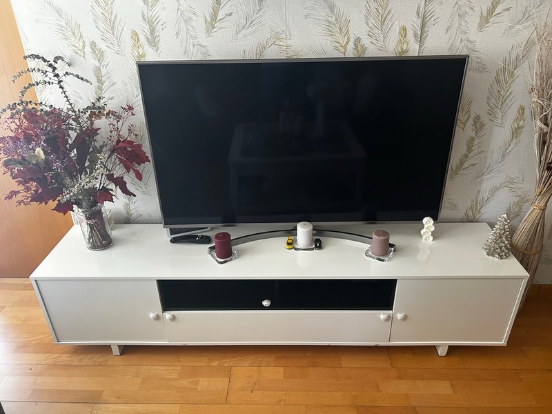 Mueble TV Blanco y Negro