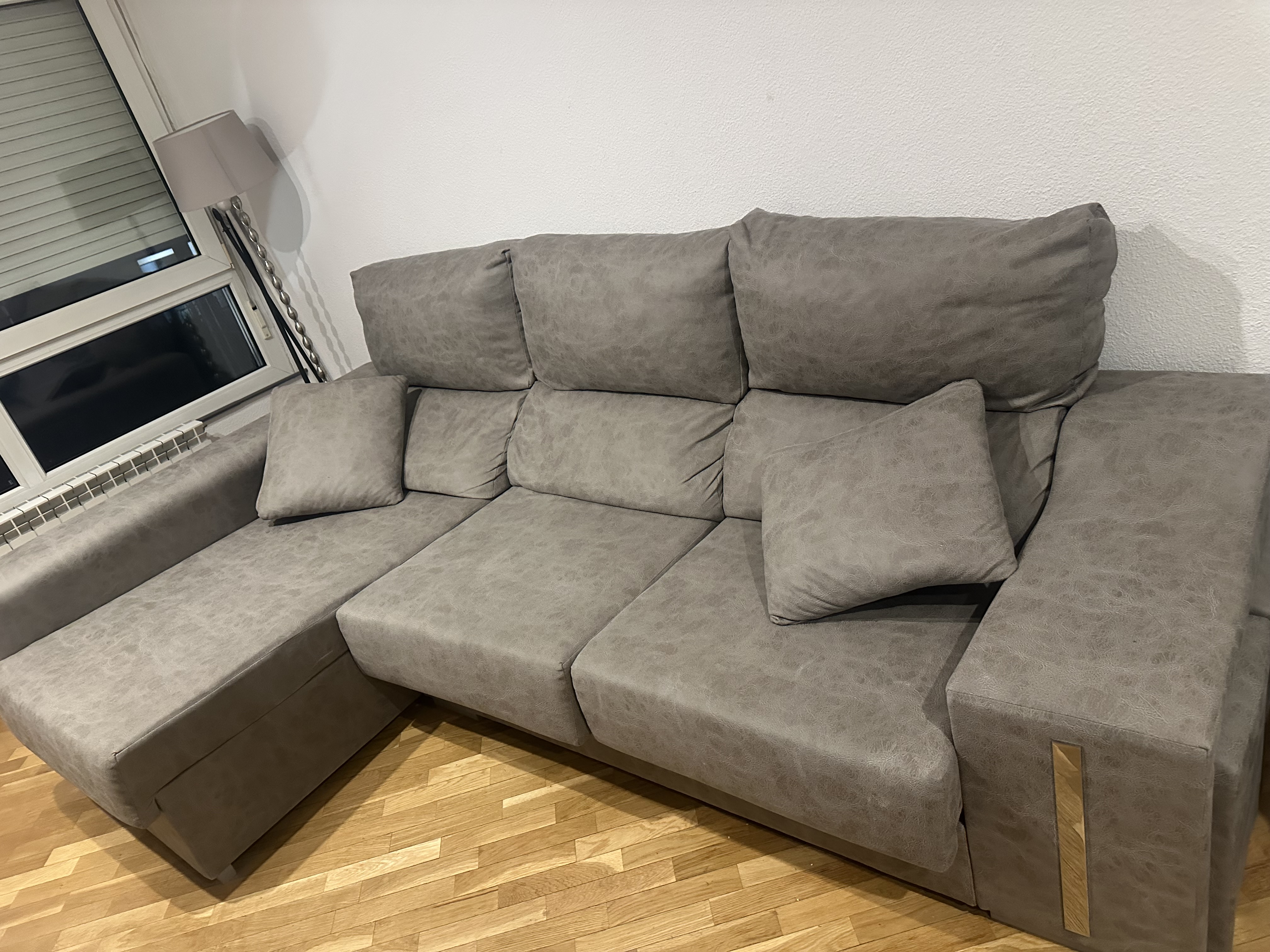 Sofá chaise longue 3 plazas con asientos deslizantes y reposacabezas reclinables