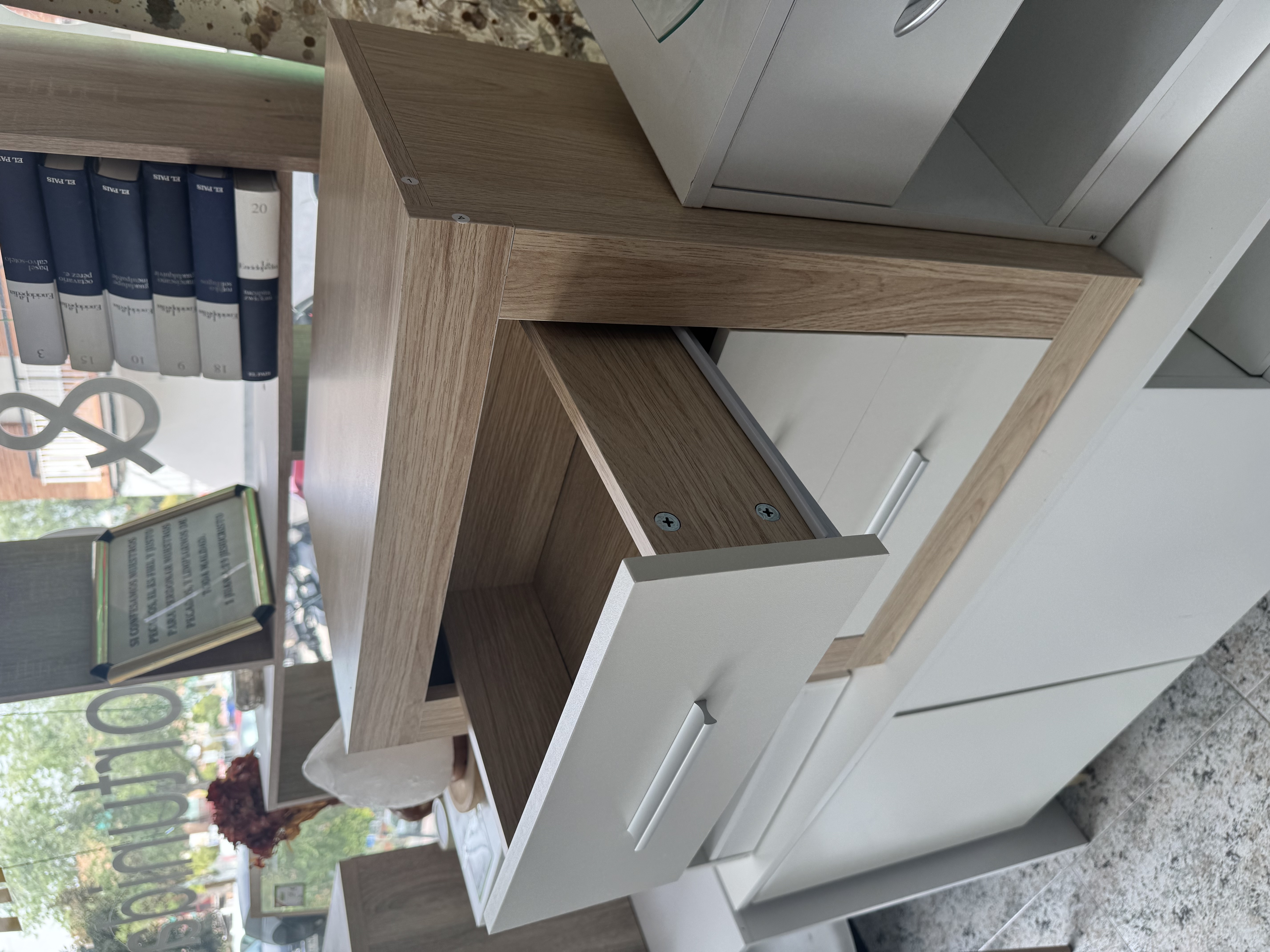 Cajonera de 3 cajones con marco efecto roble y frentes blancos — imagen 2