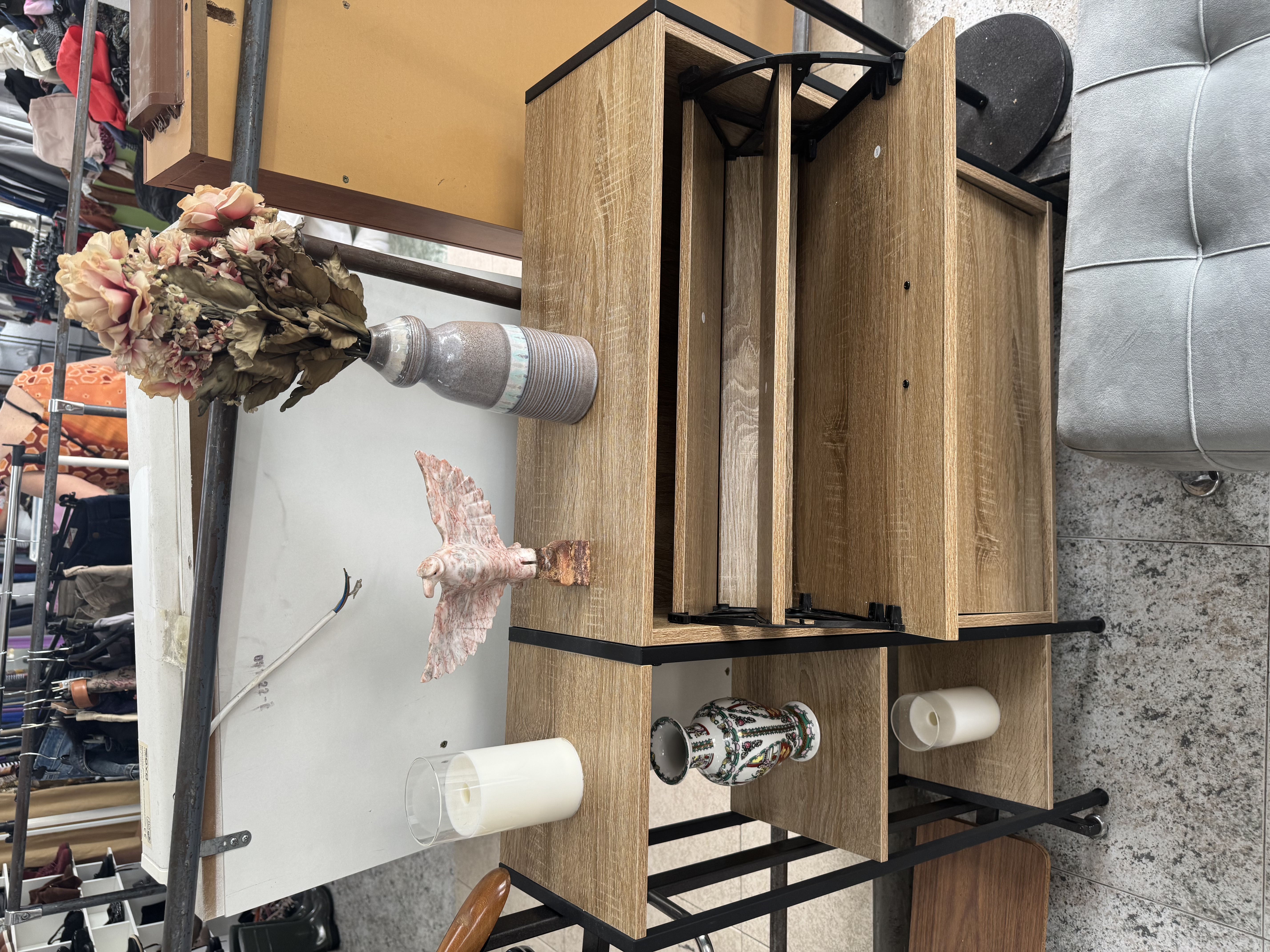 Mueble auxiliar con armario y estantería abierta estilo industrial — imagen 2