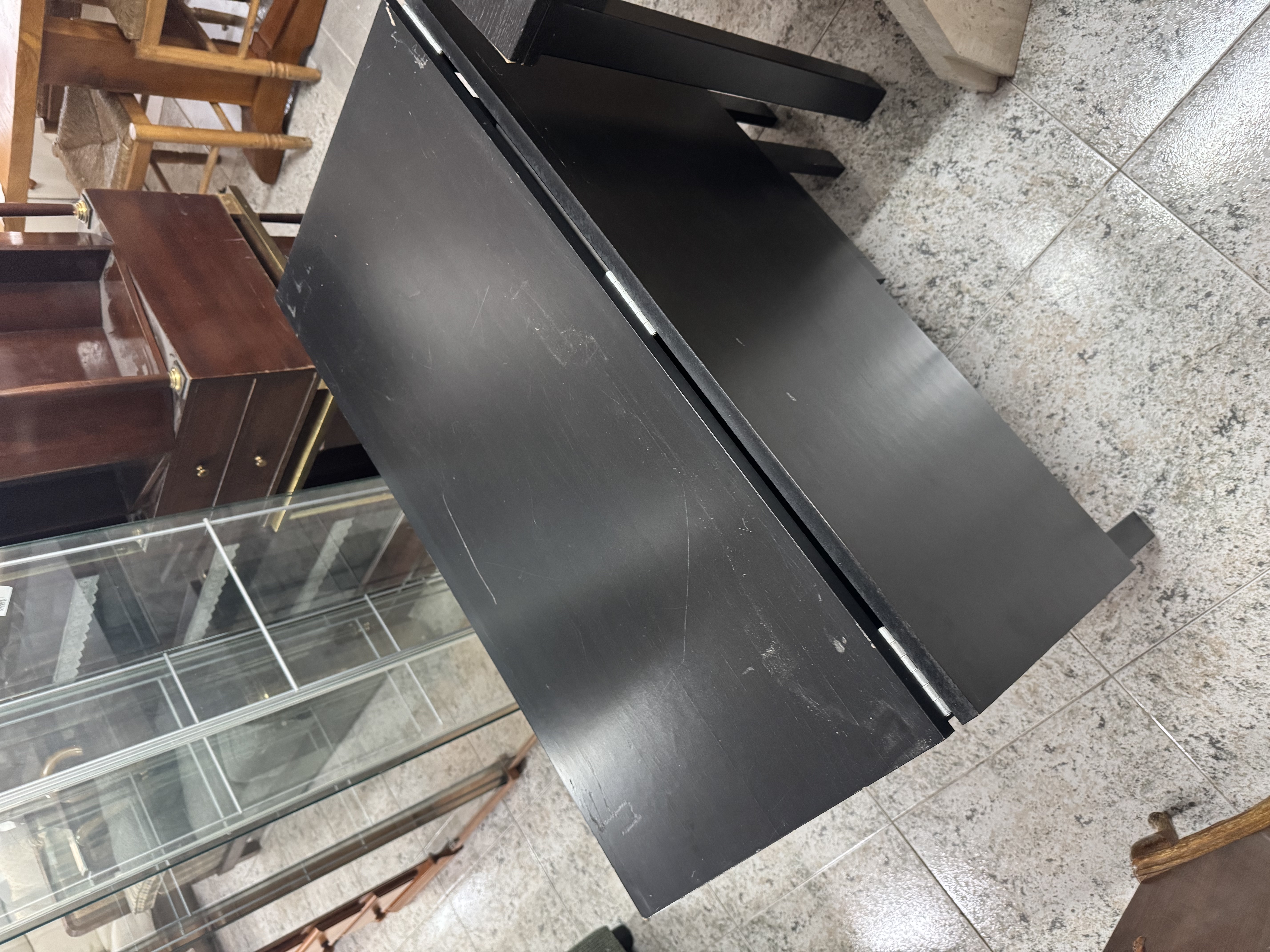 Mesa de centro abatible con estante inferior – estilo moderno negro