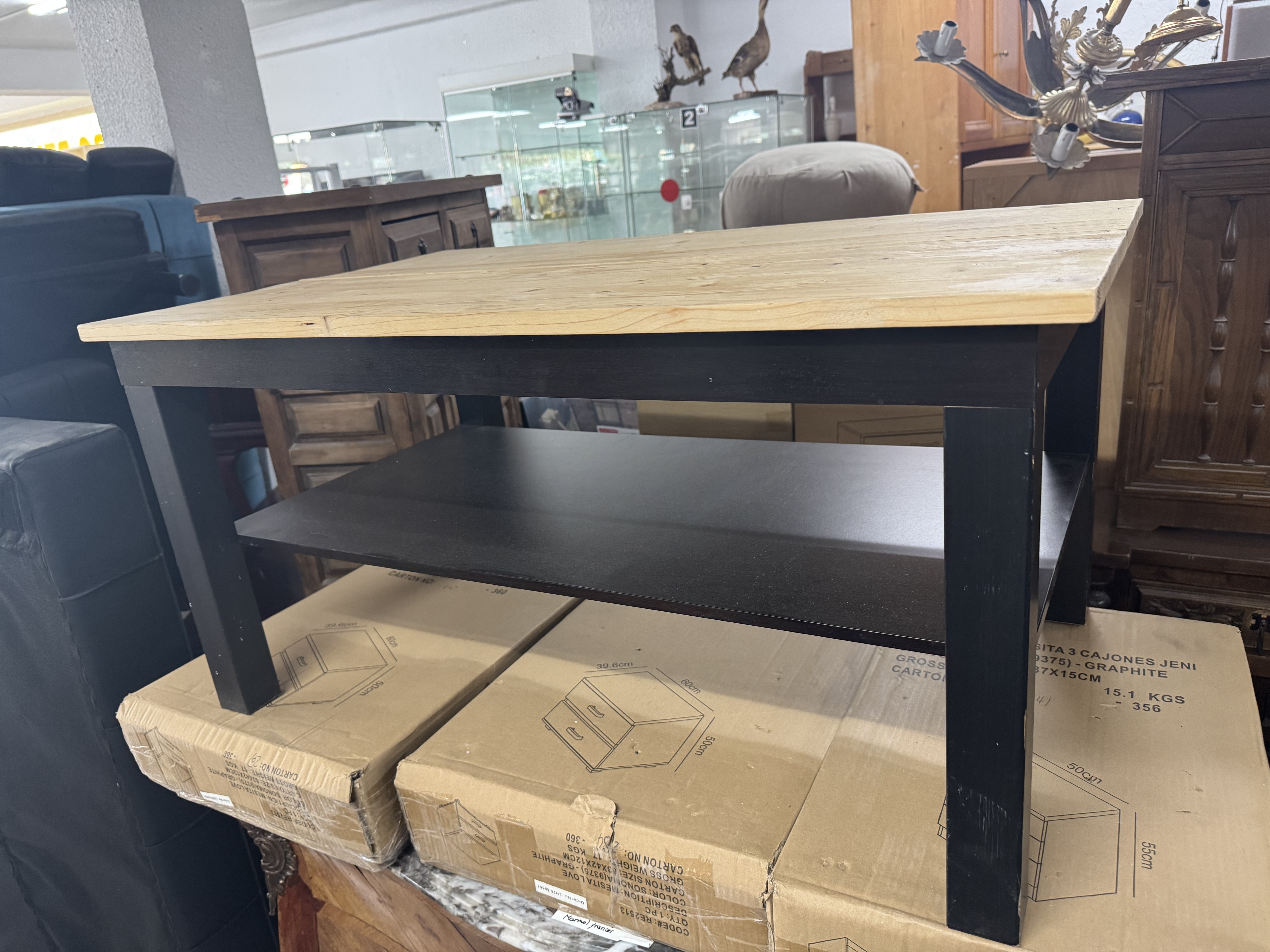 Mesa de comedor con balda inferior — imagen 3