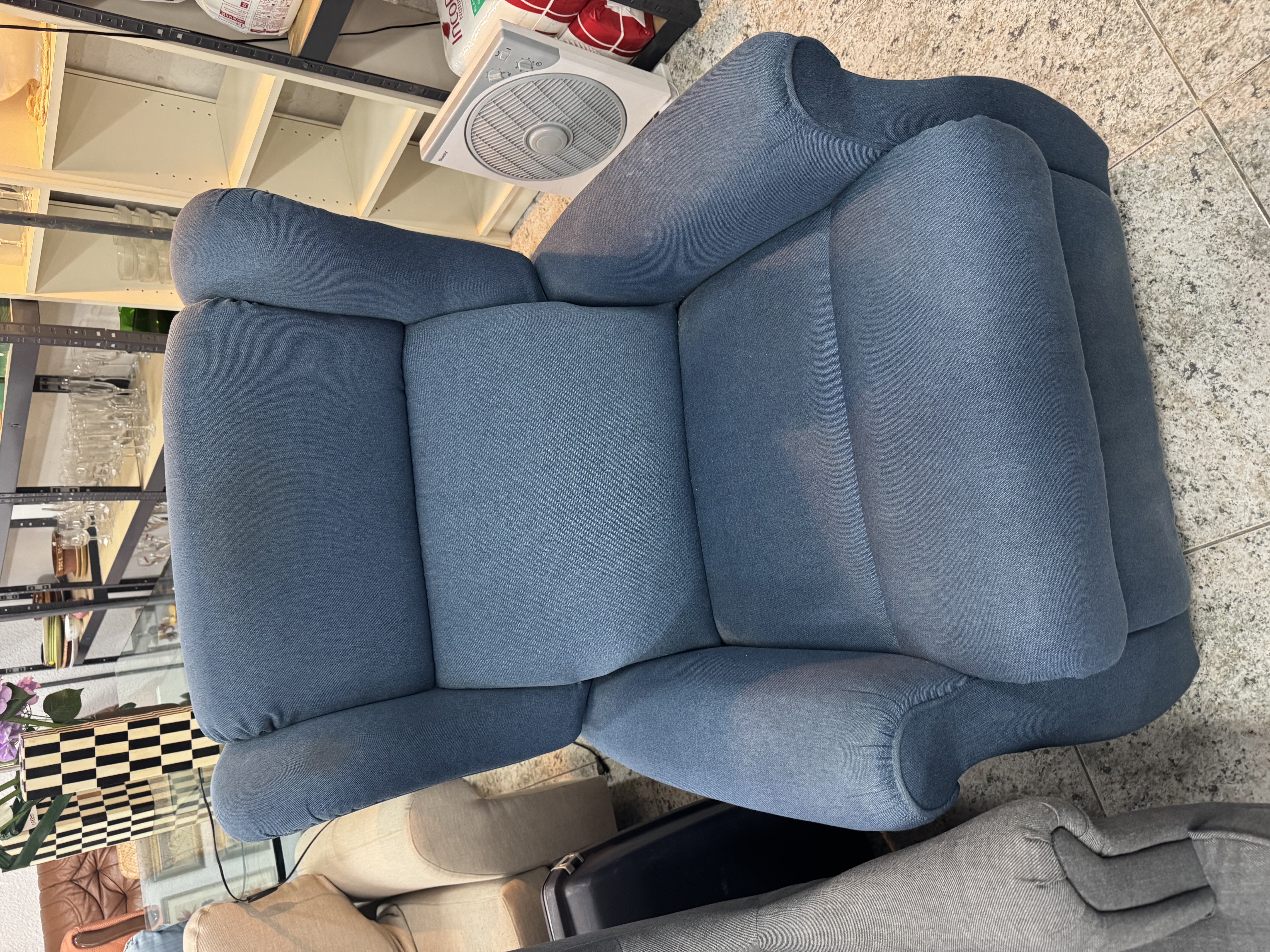 Sillón relax eléctrico reclinable tapizado en tela azul