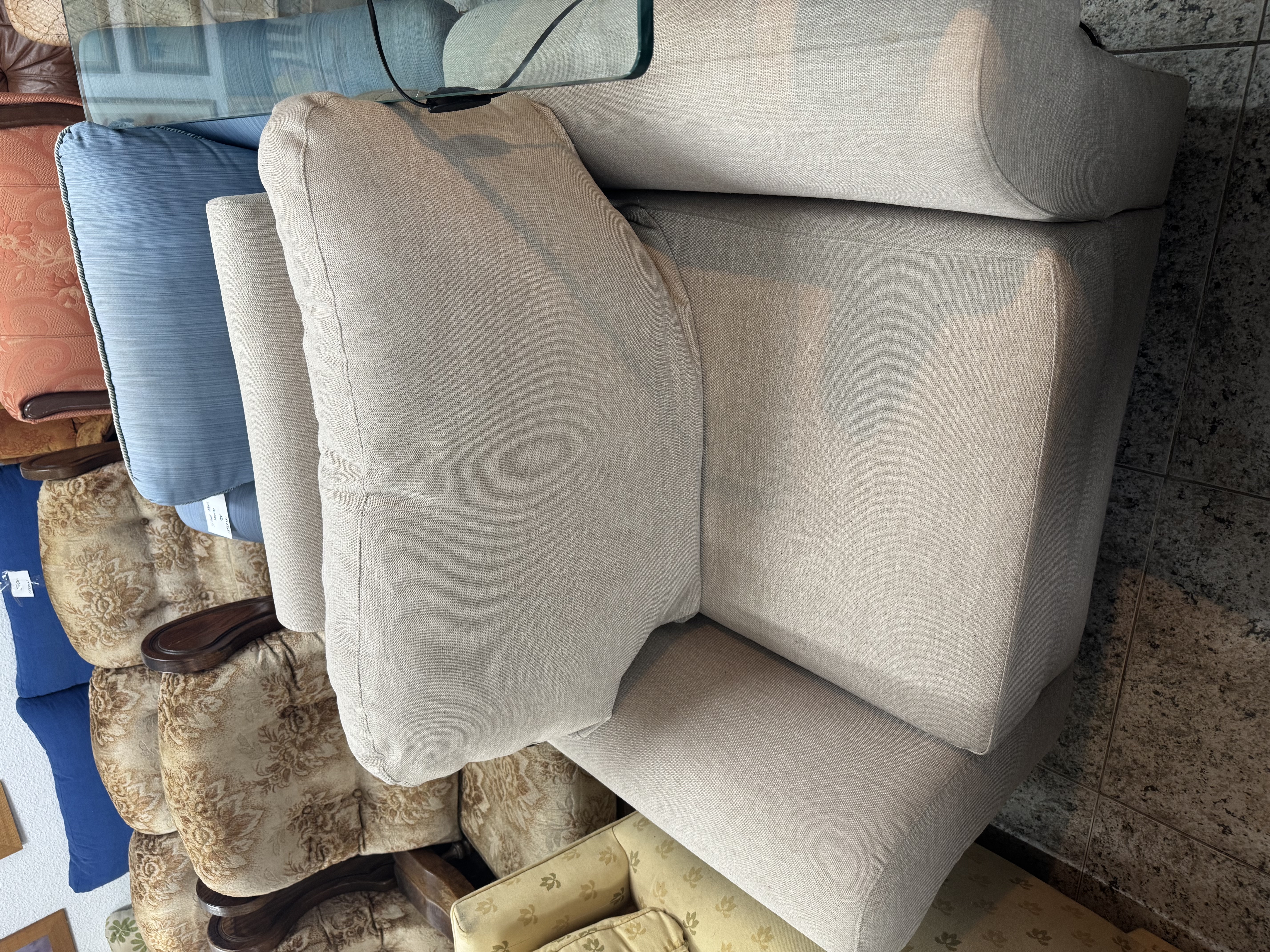 Sillón relax tapizado en beige