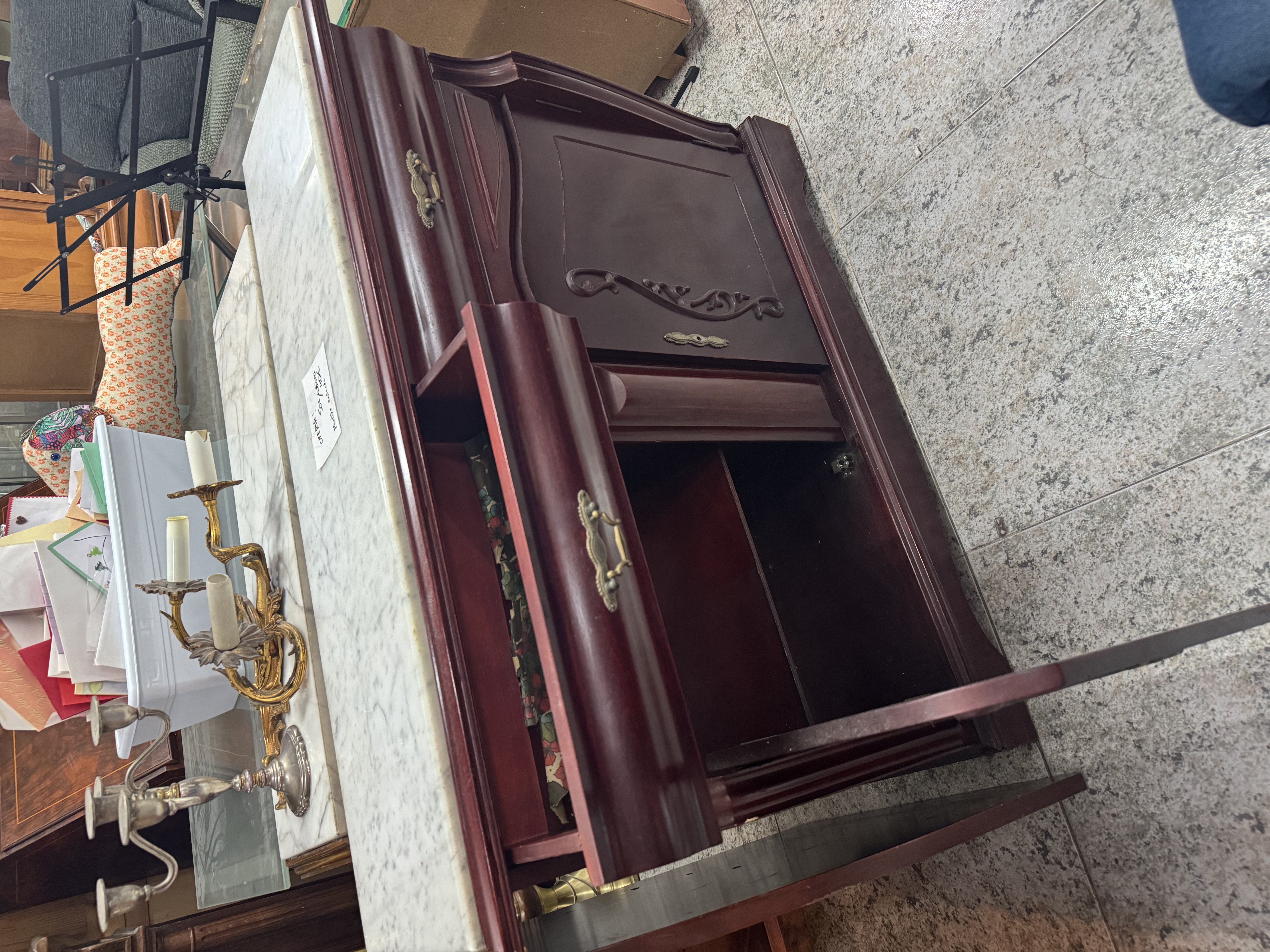 Sinfonier clásico de dos puertas en madera de caoba — imagen 2