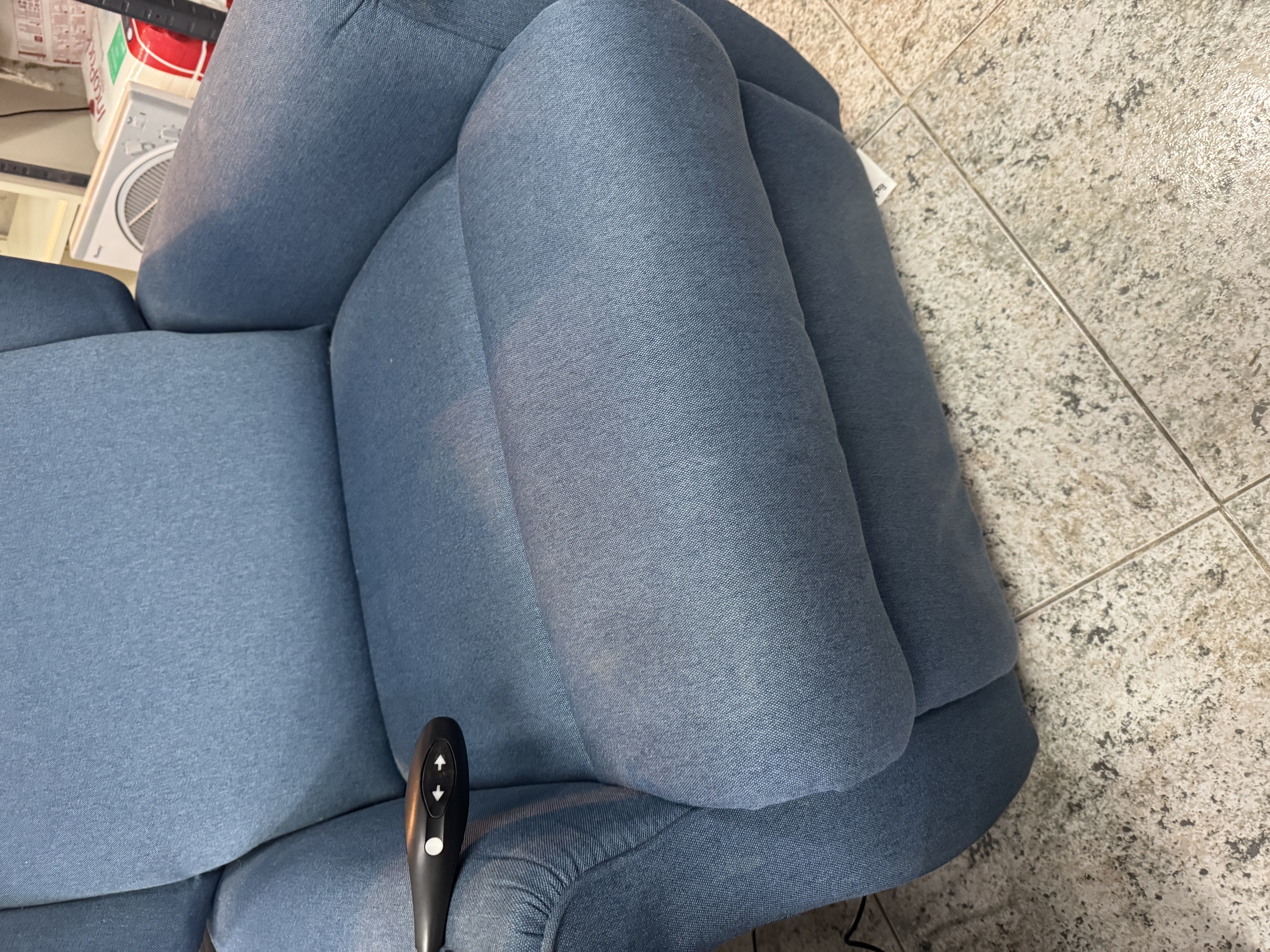 Sillón relax eléctrico reclinable tapizado en tela azul — imagen 2