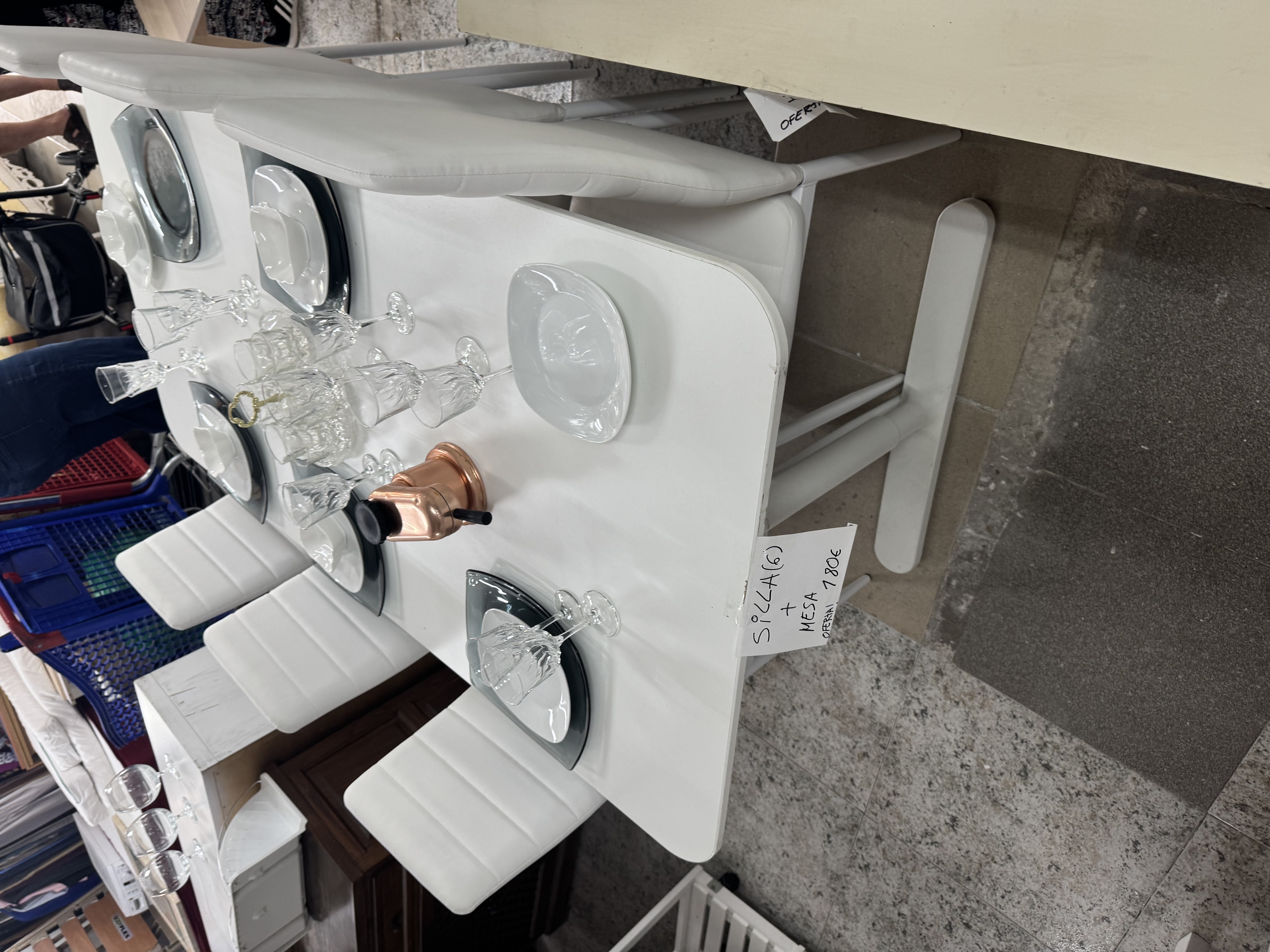 Conjunto de mesa de comedor extensible con 6 sillas acolchadas blancas