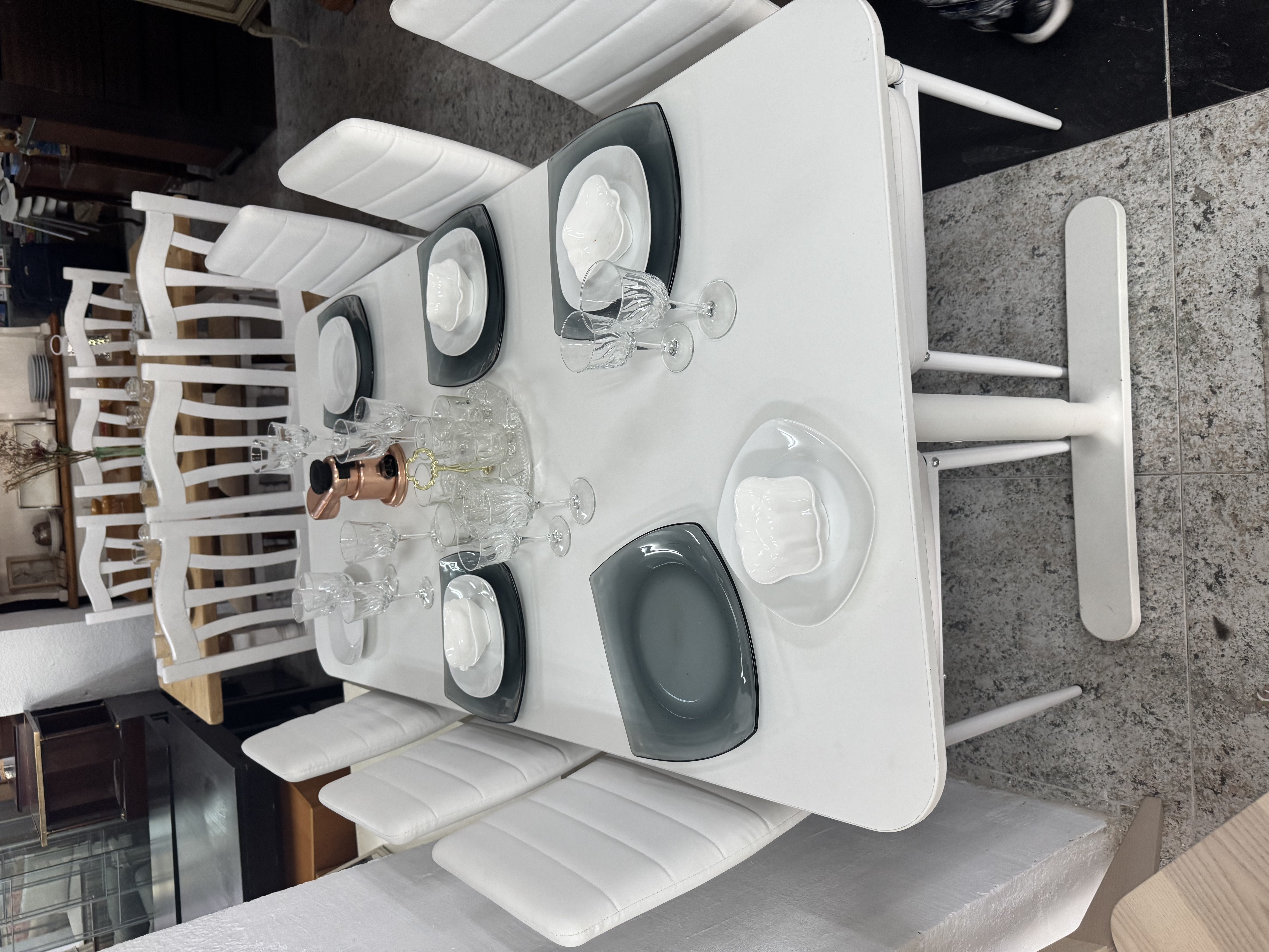 Conjunto de mesa de comedor extensible con 6 sillas acolchadas blancas — imagen 2