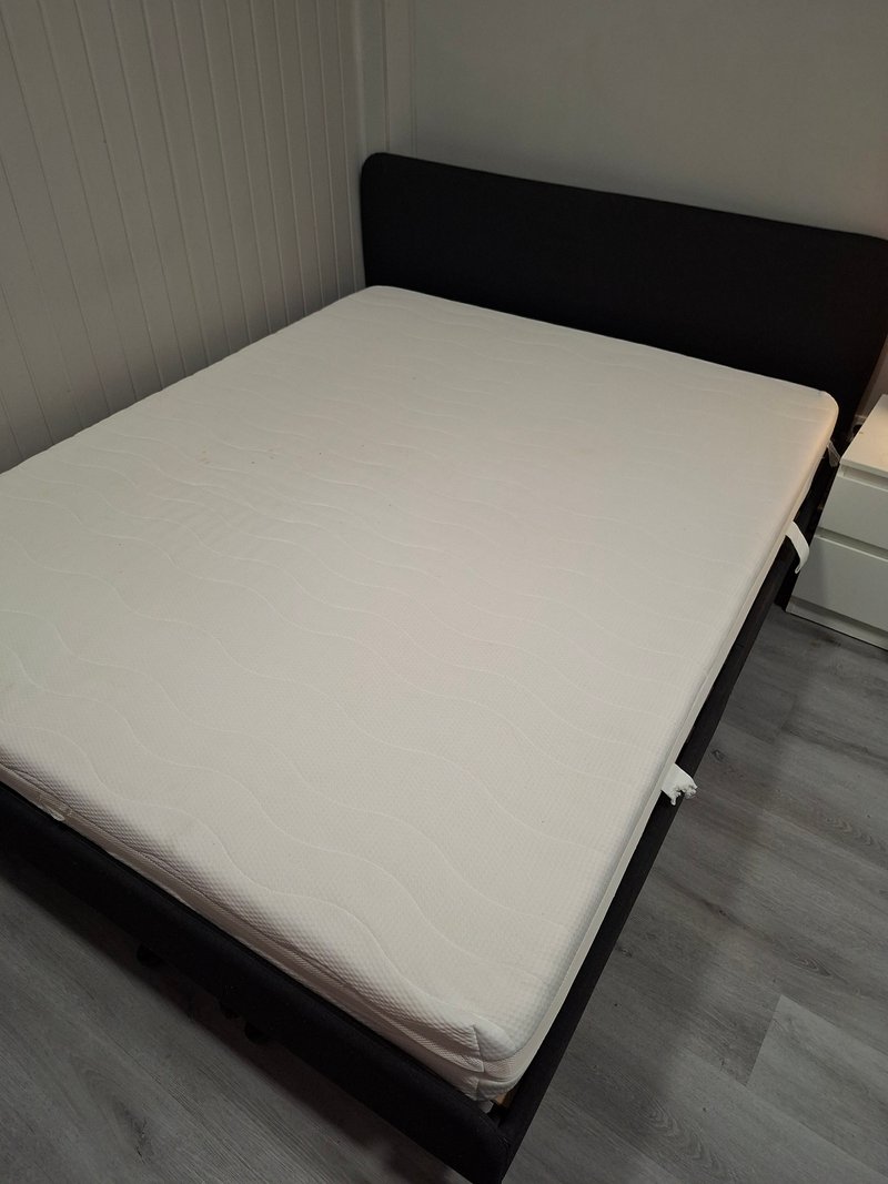 Cama tapizada con colchón incluido — imagen 6