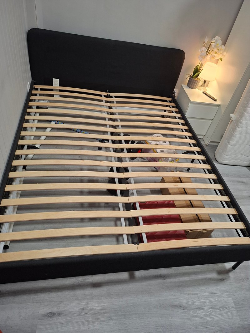 Cama tapizada Ikea Slattum gris oscuro 160x200 cm — imagen 6