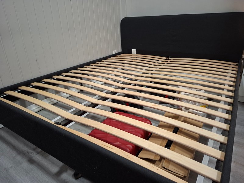 Cama tapizada Ikea Slattum gris oscuro 160x200 cm — imagen 7