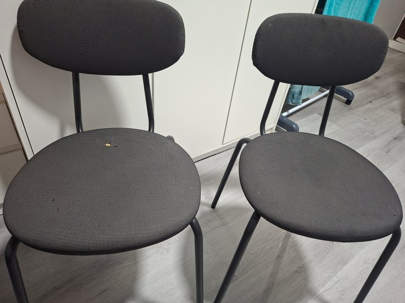 Sillas de comedor u oficina con estructura metálica y tapizado en tela, lote de 2 — imagen 2