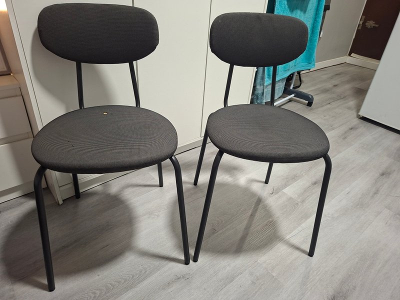 Sillas de comedor u oficina con estructura metálica y tapizado en tela, lote de 2