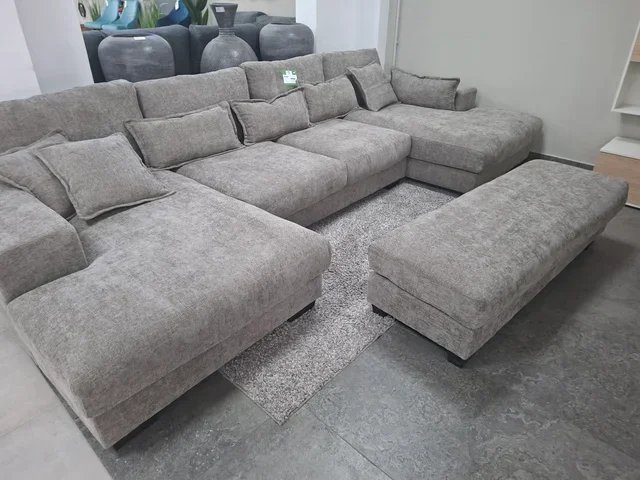 Sofá en forma de U tapizado en tela beige y gris — imagen 2