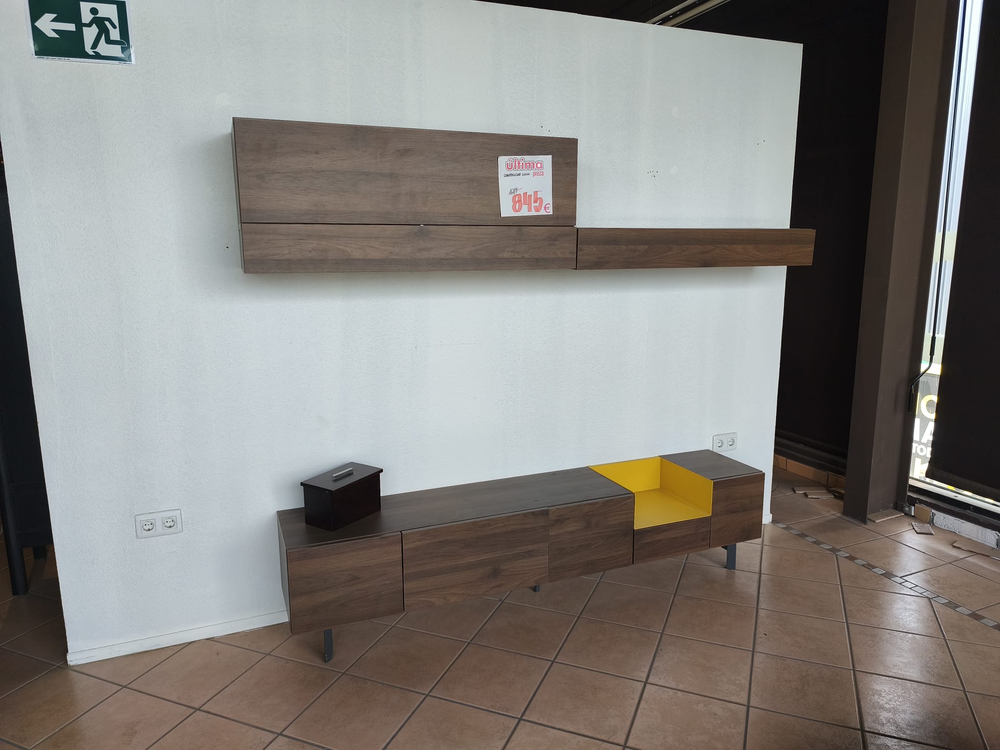 Conjunto salón modular con mueble TV y módulos de pared – exposición de tienda — imagen 2
