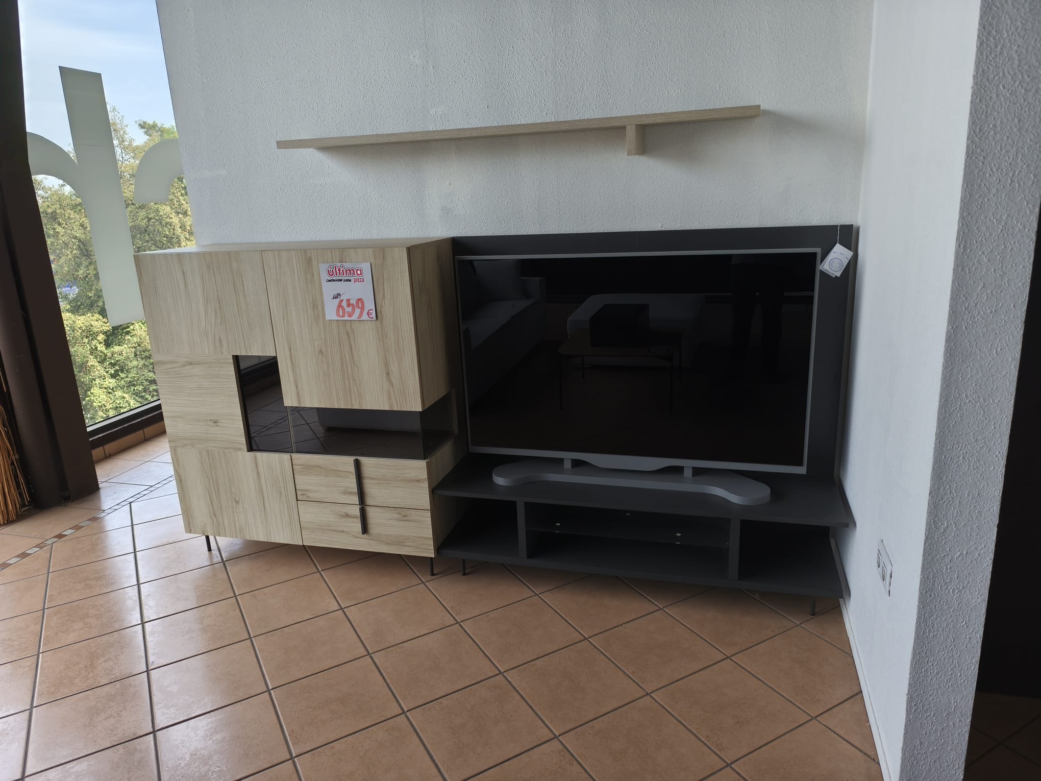 Conjunto salón modular con módulo vitrina, mueble TV y balda flotante — imagen 3