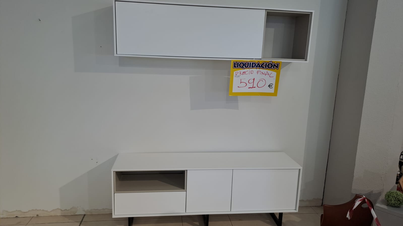 Composición salón mueble TV con módulo colgante