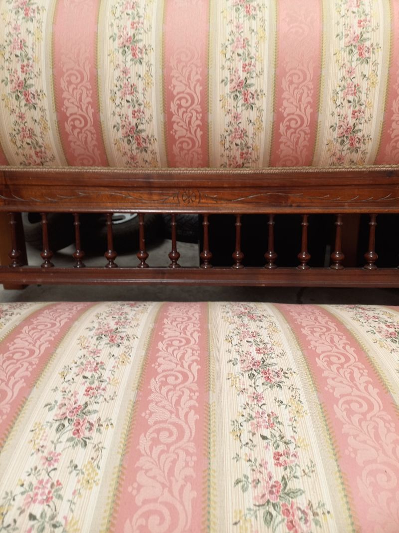 Conjunto de salón isabelino: sofá de dos plazas y dos sillones clásicos — imagen 5