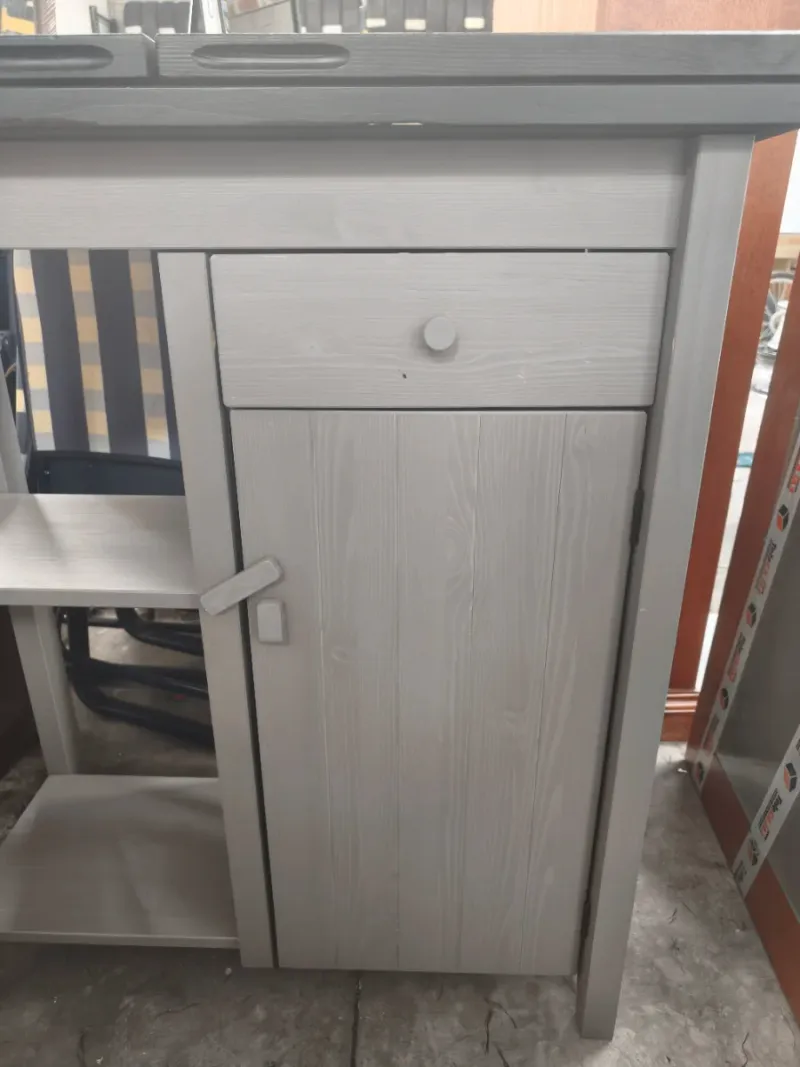 Mesa auxiliar plegable de madera en color gris — imagen 2