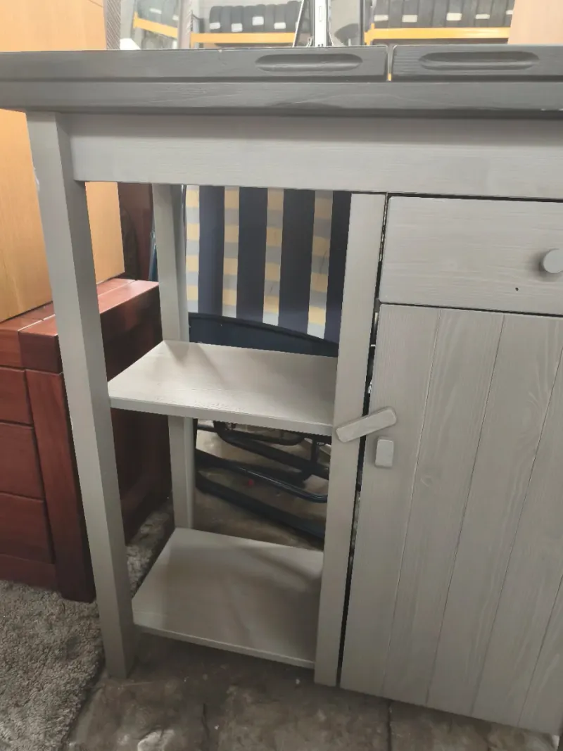 Mesa auxiliar plegable de madera en color gris — imagen 3
