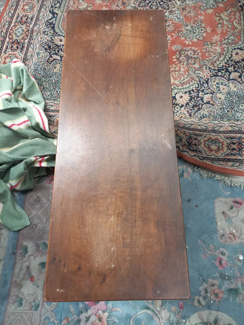 Mueble antiguo de madera con talla artesanal — imagen 5