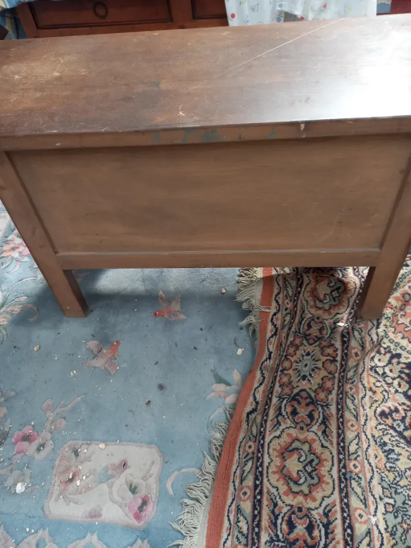 Mueble antiguo de madera con talla artesanal — imagen 6