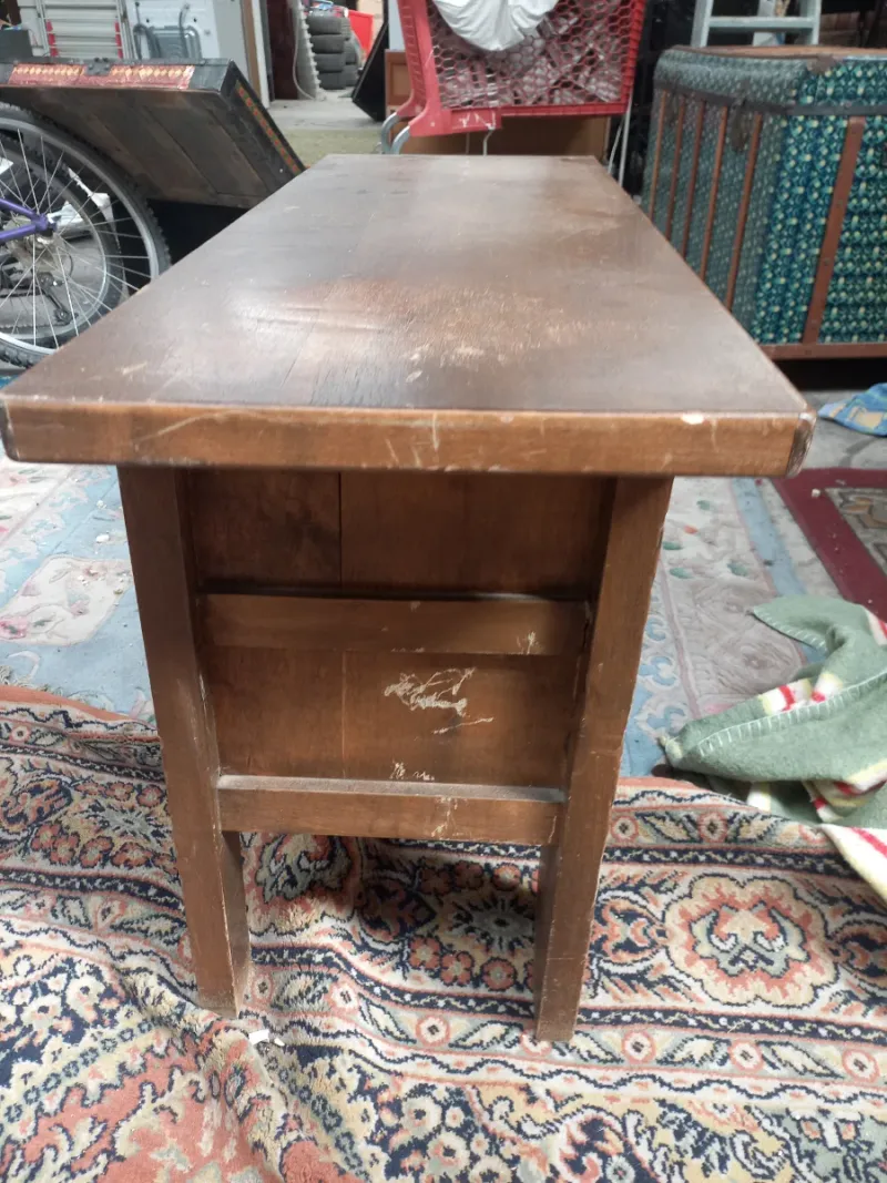 Mueble antiguo de madera con talla artesanal — imagen 7