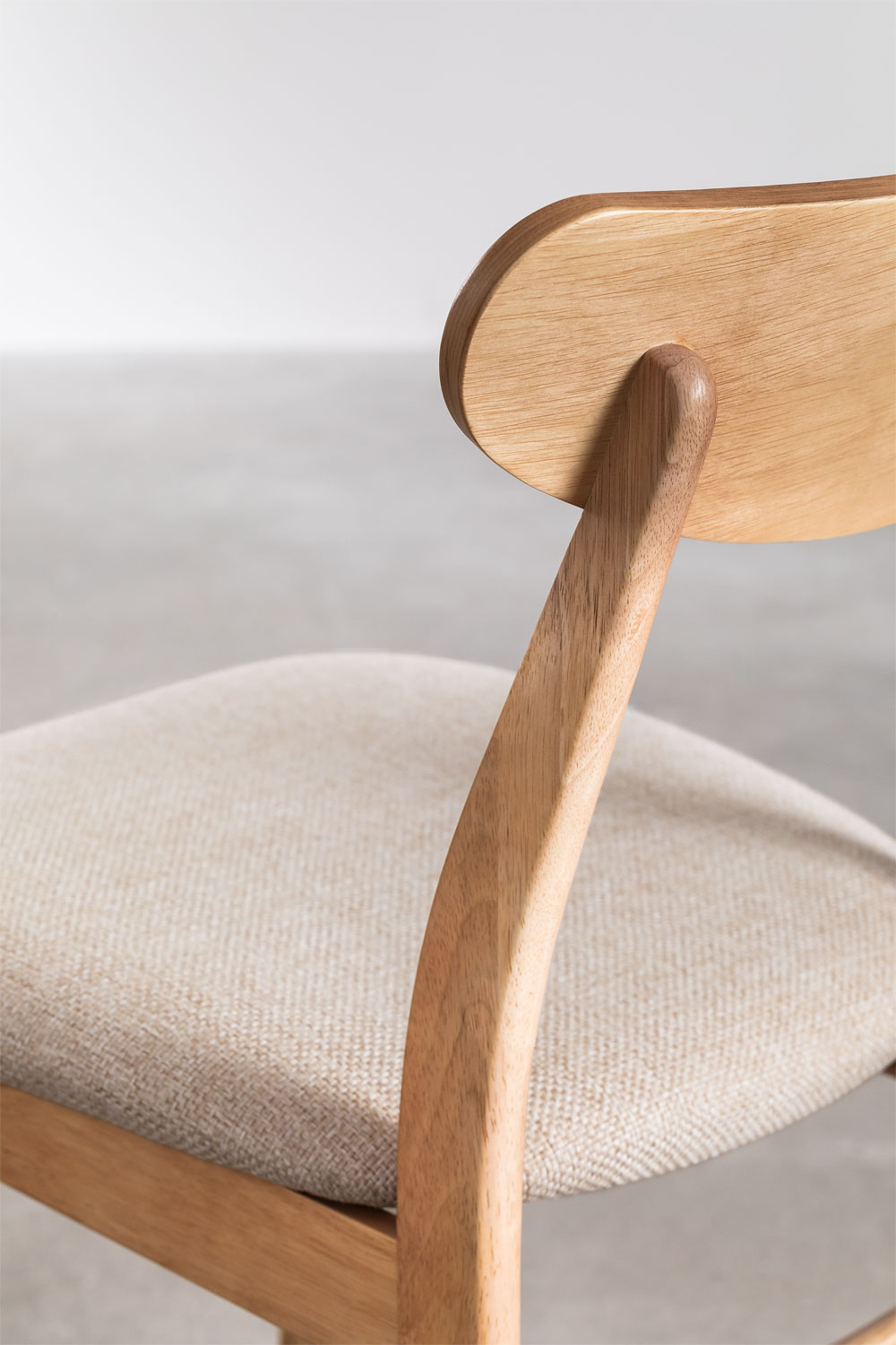 Silla de comedor SKLUM tapizada en tela y en madera como nueva. — imagen 5