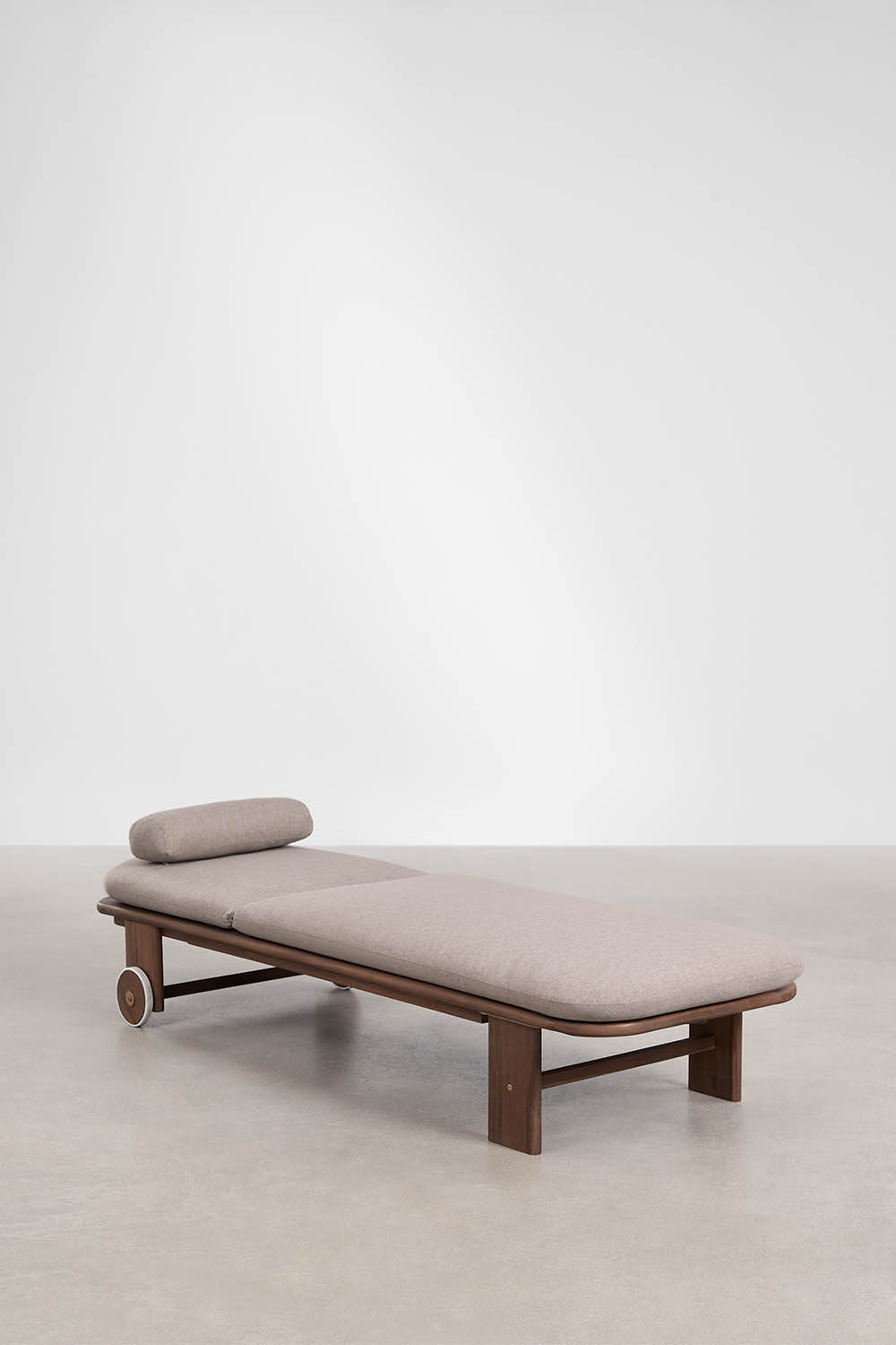Tumbona reclinable SKLUM en madera de acacia como nueva. — imagen 3
