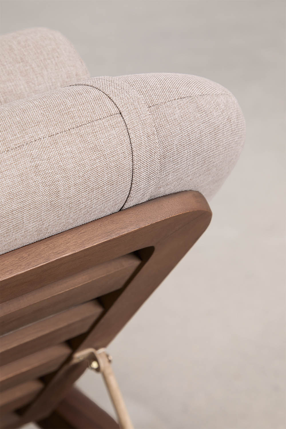 Tumbona reclinable SKLUM en madera de acacia como nueva. — imagen 8