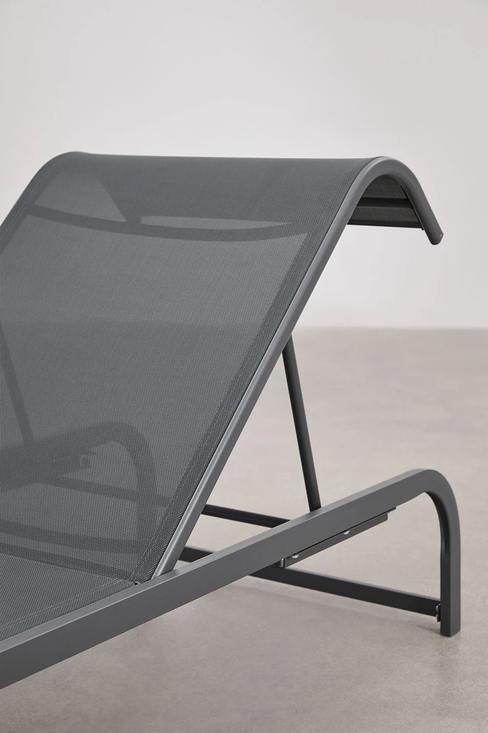 Tumbona reclinable SKLUM en acero como nueva