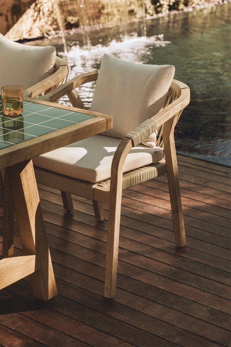 Silla de jardín SKLUM con estructura de madera y tapizado en tela