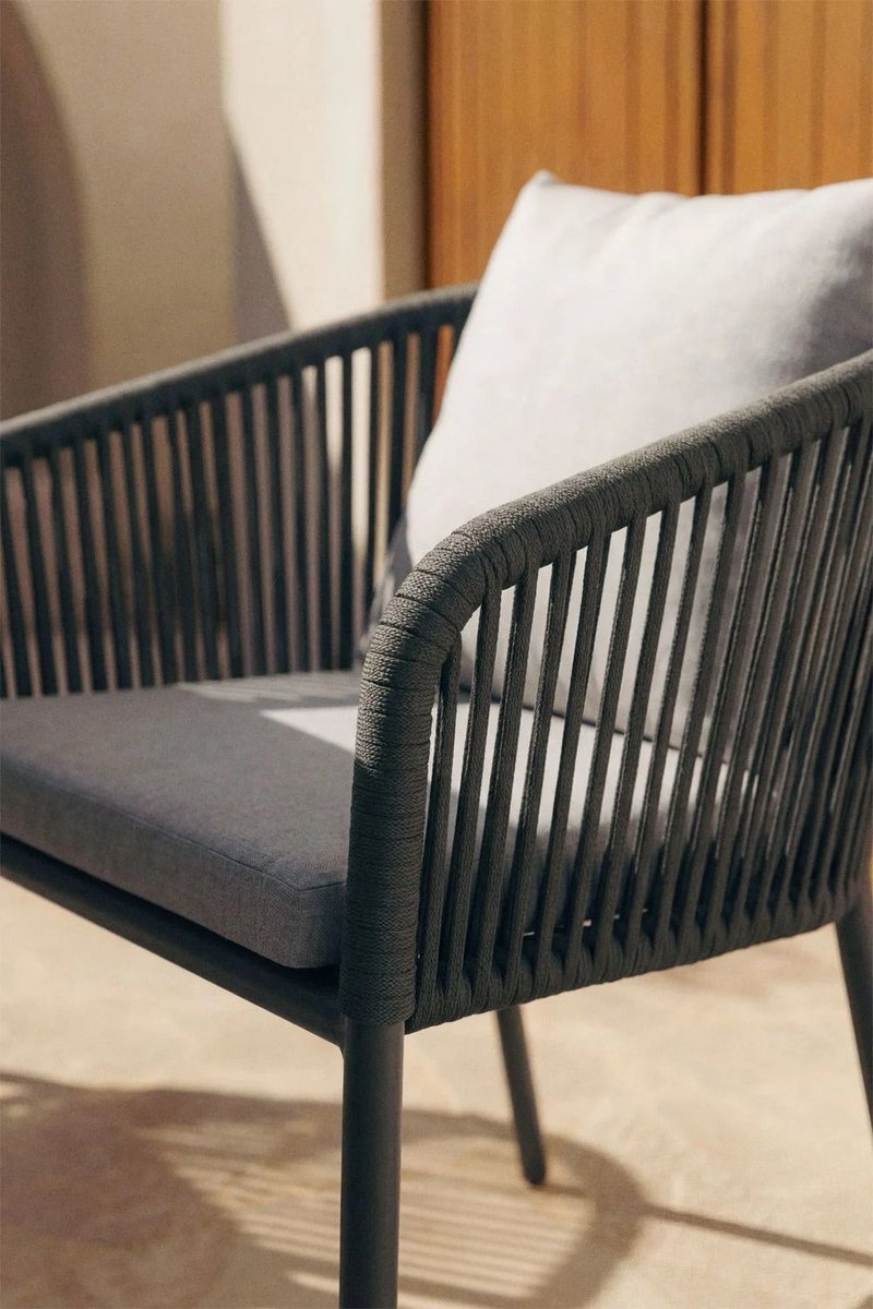 Silla de jardín SKLUM de metal con tapizado en gris oscuro — imagen 2