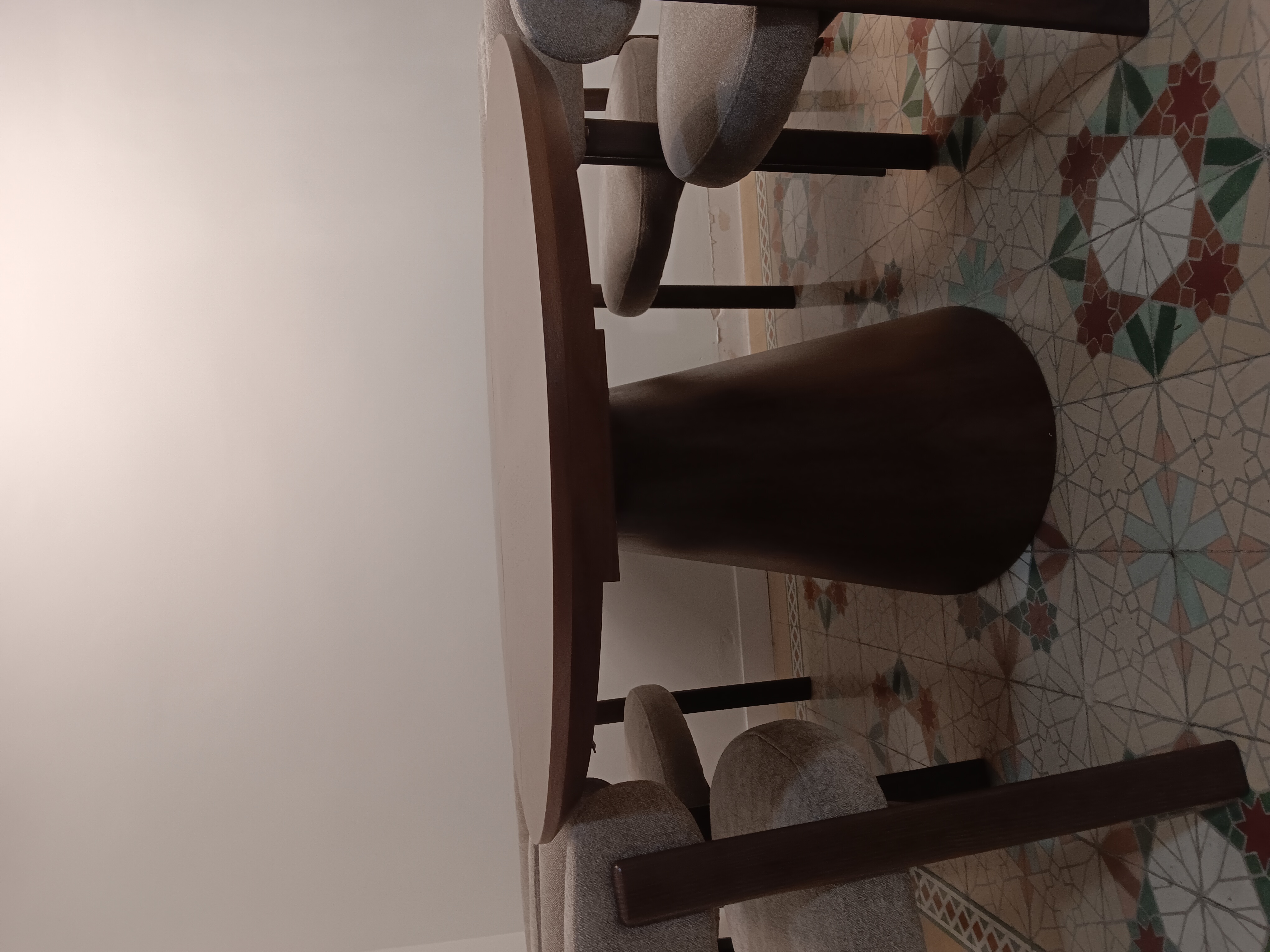 4 sillas y 1 mesa Sklum — imagen 2