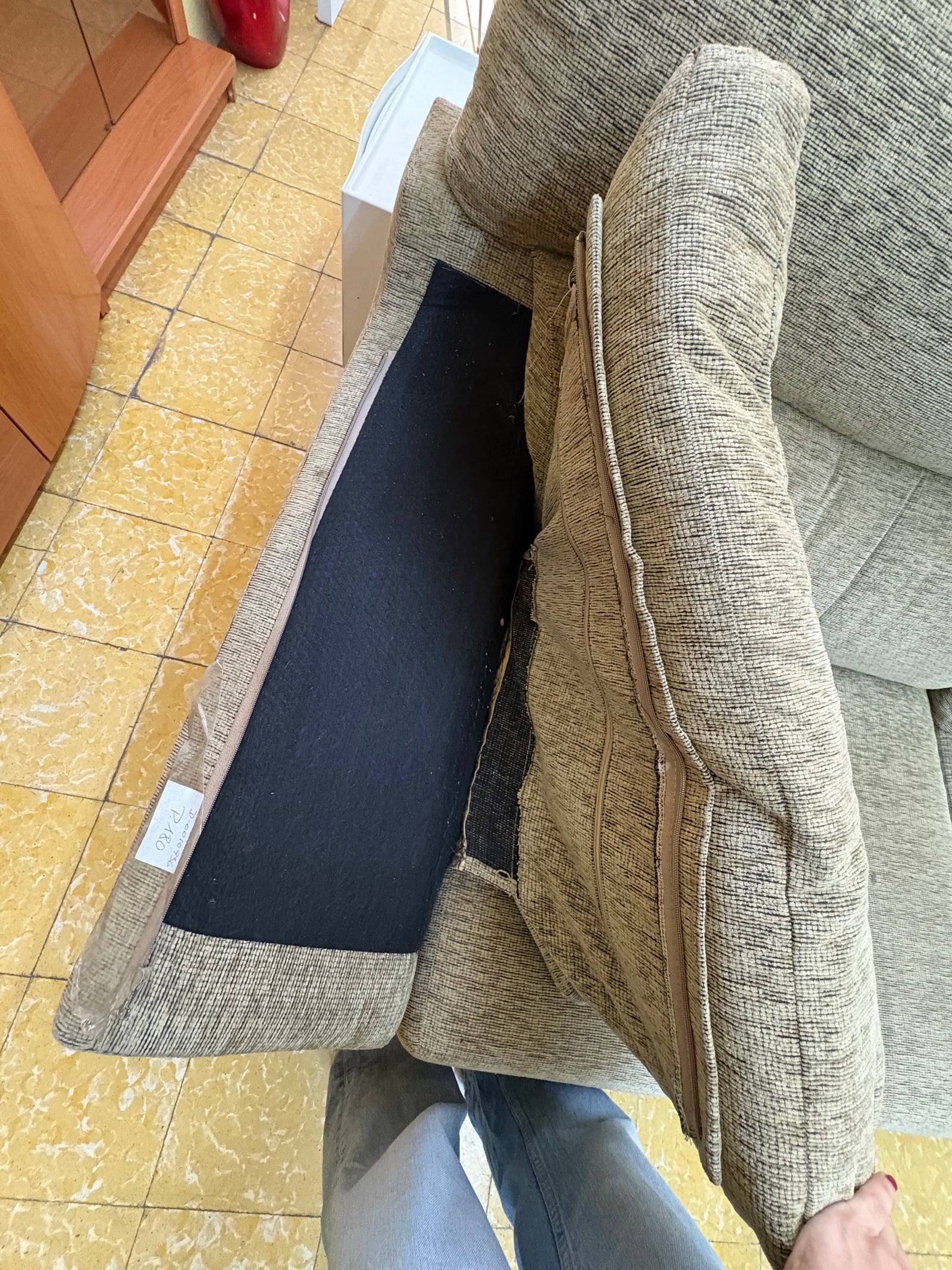 Sofá biplaza gris tela — imagen 4