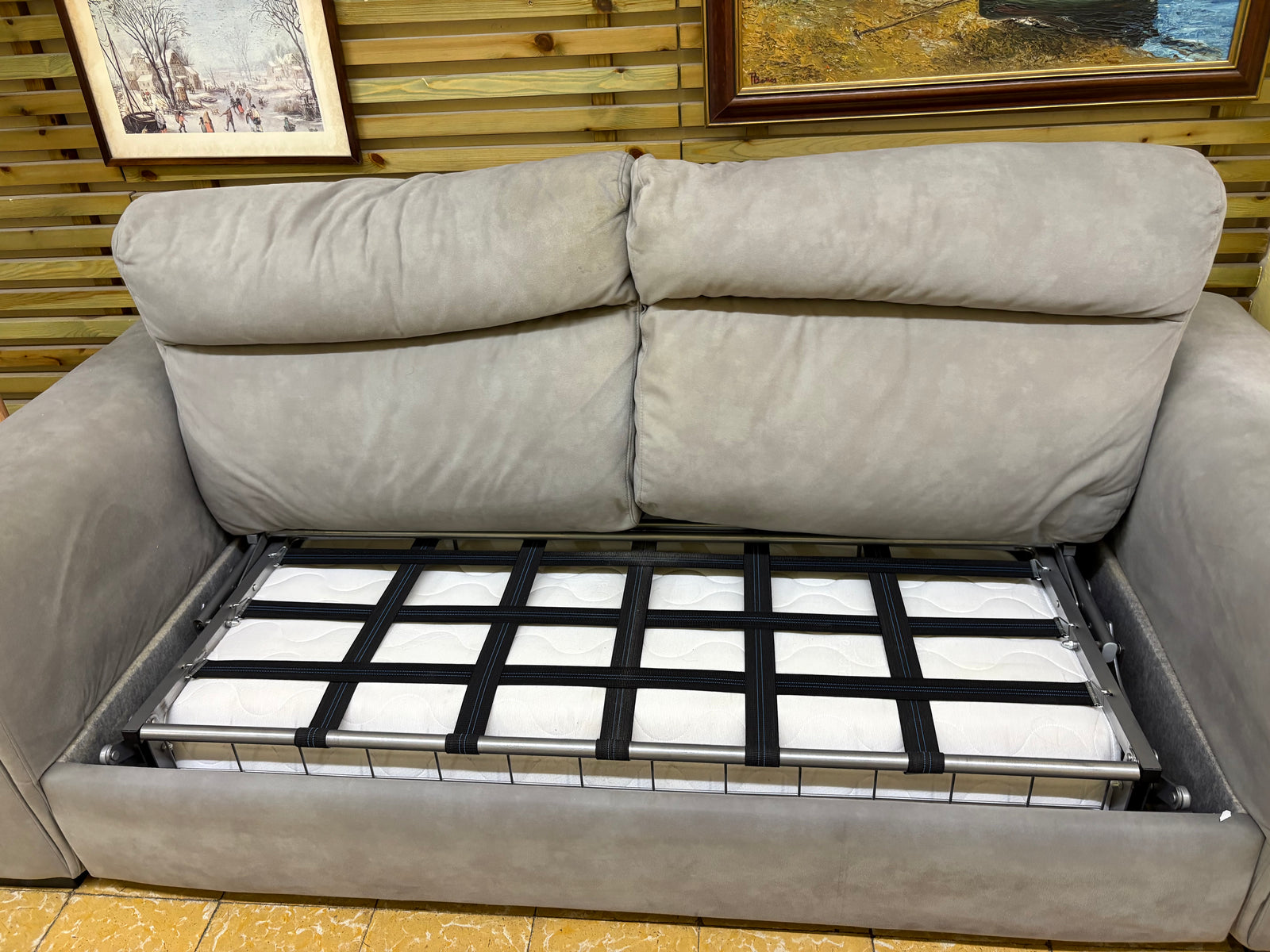 Sofá cama gris — imagen 4